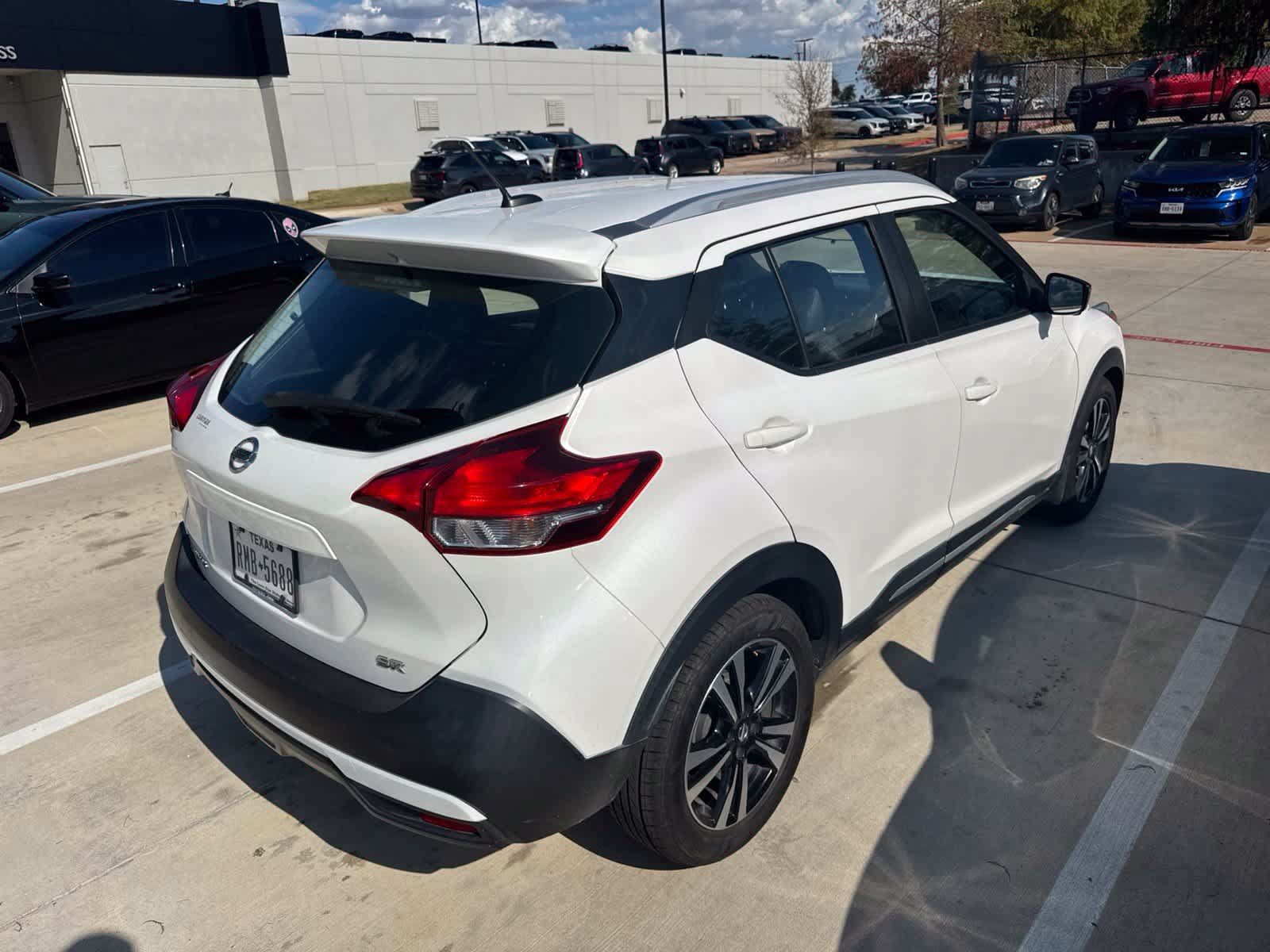 Used 2019 Nissan Kicks SR w/ SR Premium Package FWD image 4