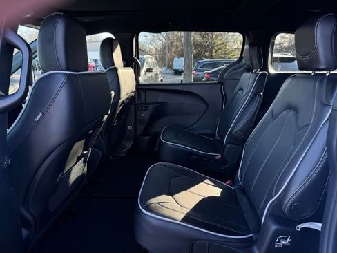 New 2026 Chrysler Pacifica Limited w/ S Appearance Package image 17