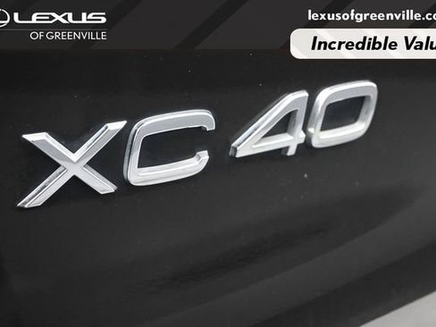 Used 2019 Volvo XC40 T5 Momentum AWD/4WD image 9
