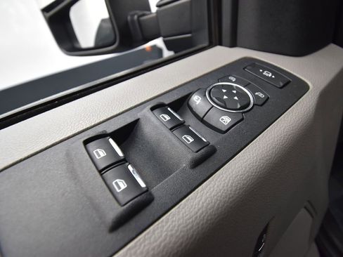 Used 2019 Ford F350 XLT w/ XLT Premium Package image 12