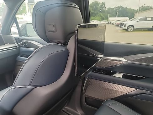 Used 2025 Cadillac Escalade IQ Luxury 2 AWD/4WD image 19