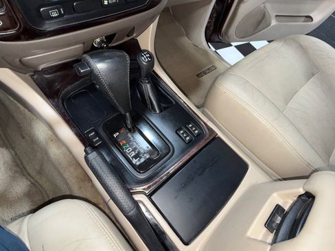 Used 2000 Toyota Land Cruiser AWD/4WD image 96