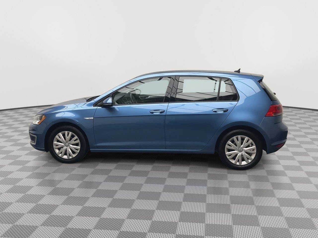 Used 2015 Volkswagen e-Golf Limited Edition FWD image 32