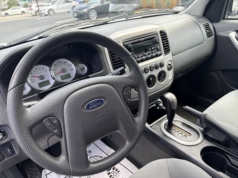 Used 2005 Ford Escape 2WD Hybrid image 15