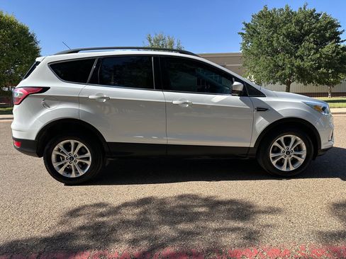 Used 2018 Ford Escape SE FWD image 10