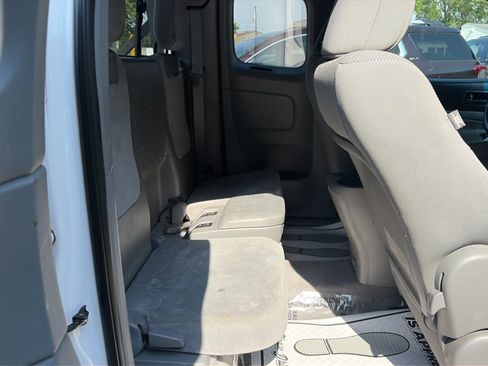 Used 2011 Toyota Tacoma 4x4 Access Cab V6 w/ Convenience Pkg image 10