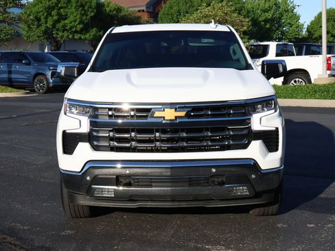 Used 2022 Chevrolet Silverado 1500 LTZ w/ LTZ Convenience Package II AWD/4WD image 30