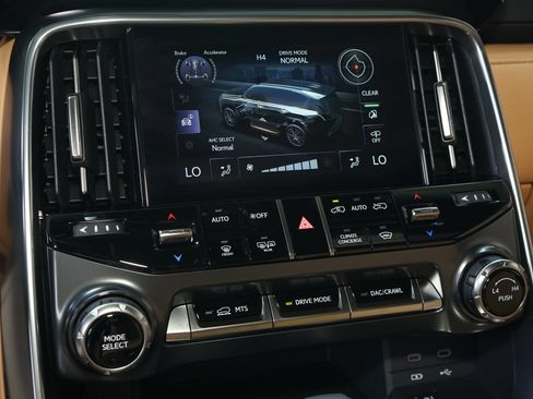 Used 2026 Lexus LX 700h Luxury AWD/4WD image 18