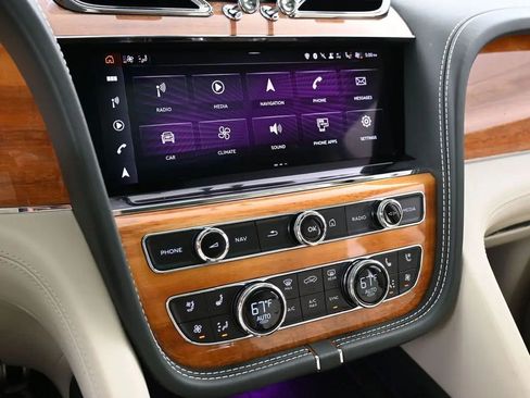 Certified 2022 Bentley Bentayga AWD/4WD image 22