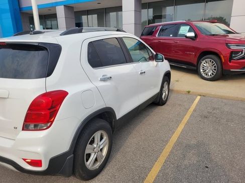 Used 2017 Chevrolet Trax LT w/ LT Convenience Package AWD/4WD image 4