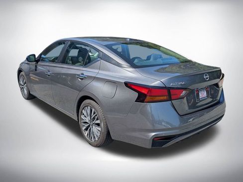 Used 2024 Nissan Altima 2.5 SV FWD image 5