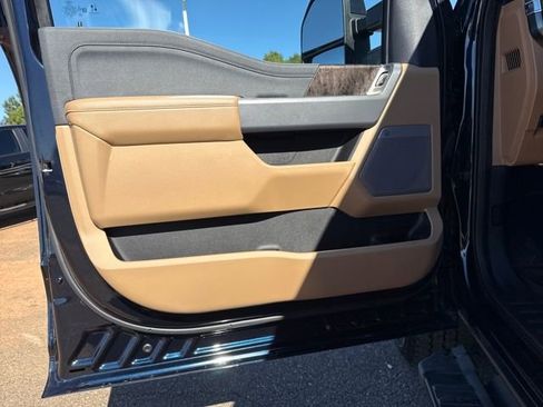 Used 2023 Ford F250 Lariat w/ Black Appearance Package image 10