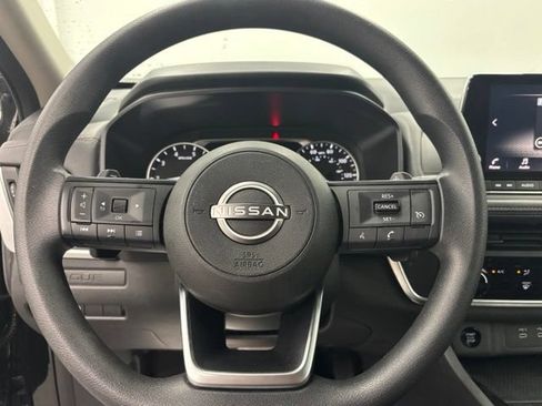 Used 2024 Nissan Rogue S FWD image 18