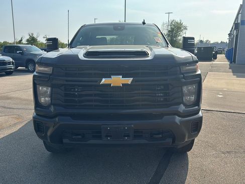 Used 2024 Chevrolet Silverado 2500 Custom w/ Custom Value Package AWD/4WD image 8