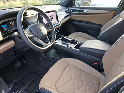 Used 2024 Volkswagen Atlas Cross Sport SE image 13