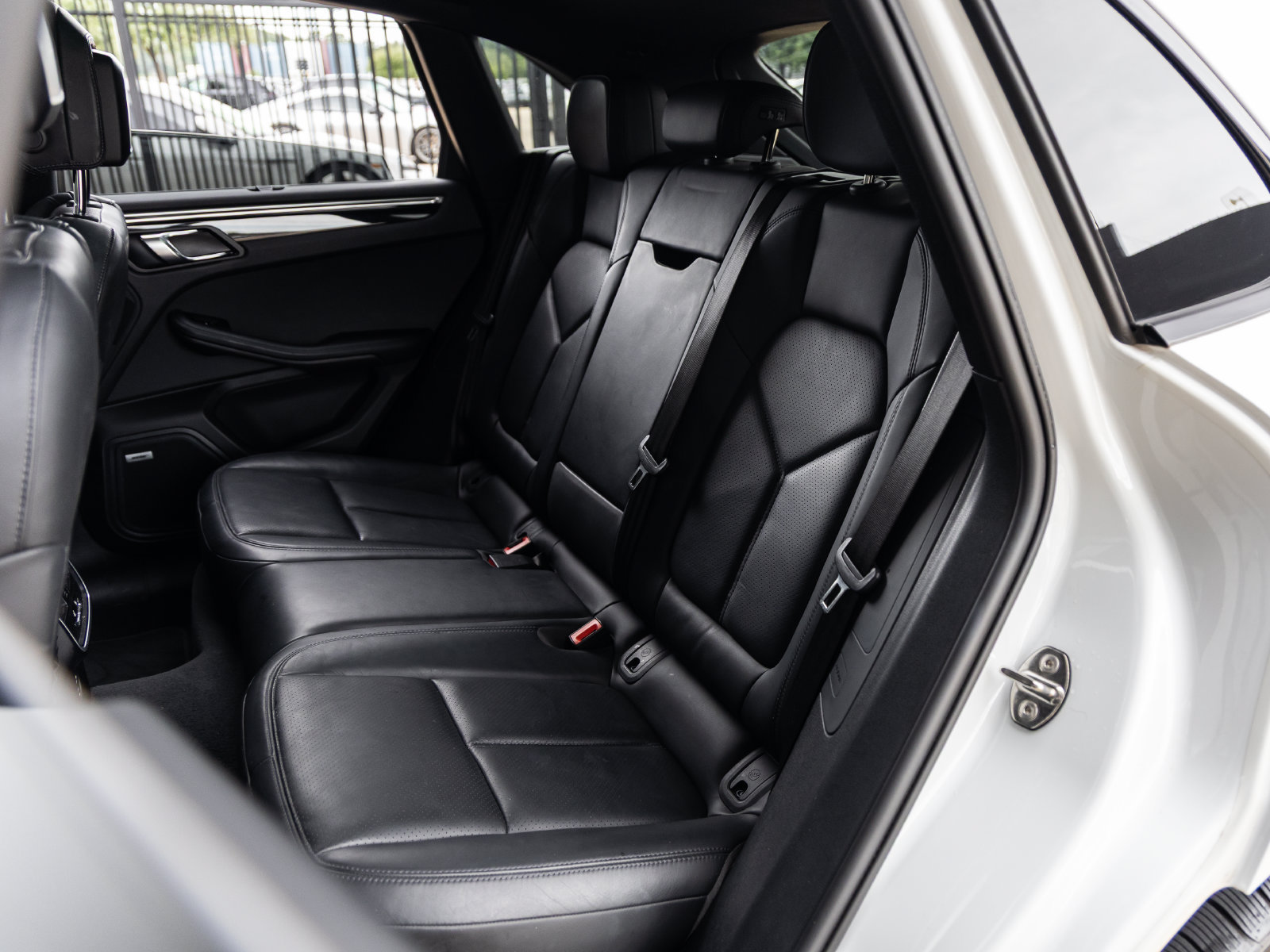 Used 2022 Porsche Macan S AWD/4WD image 31