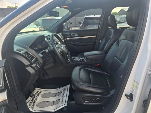 Used 2018 Ford Explorer XLT w/ Equipment Group 202A AWD/4WD image 13