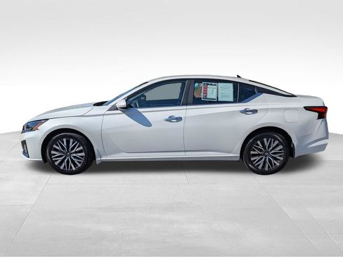 Used 2023 Nissan Altima 2.5 SV AWD/4WD image 12