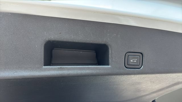 Used 2026 Chevrolet Traverse High Country FWD image 36