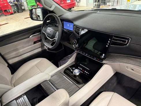 Certified 2024 Jeep Wagoneer Series II image 6