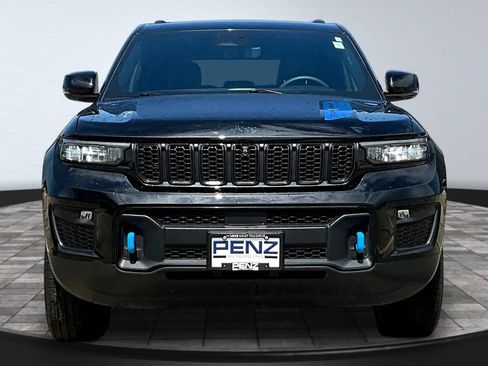 Used 2022 Jeep Grand Cherokee Trailhawk w/ Luxury Tech Group III AWD/4WD image 2