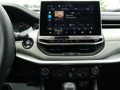 Certified 2025 Jeep Compass Limited AWD/4WD image 18