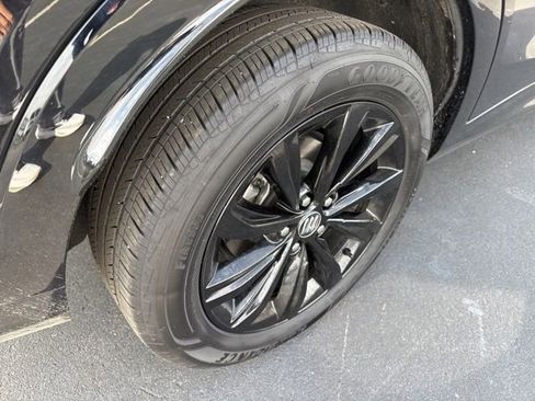 Used 2025 Buick Envista Sport Touring image 11