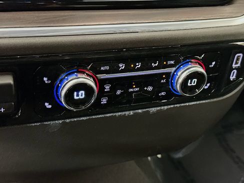 Used 2025 GMC Sierra 2500 SLT AWD/4WD image 18