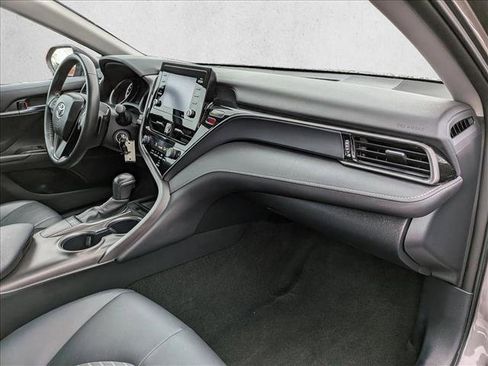 Used 2024 Toyota Camry SE image 19