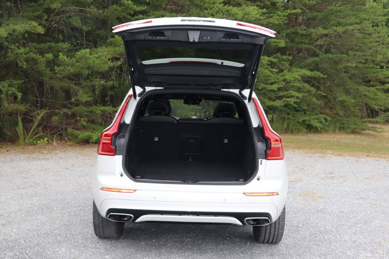 Used 2018 Volvo XC60 T8 R-Design w/ Convenience Package AWD/4WD image 7