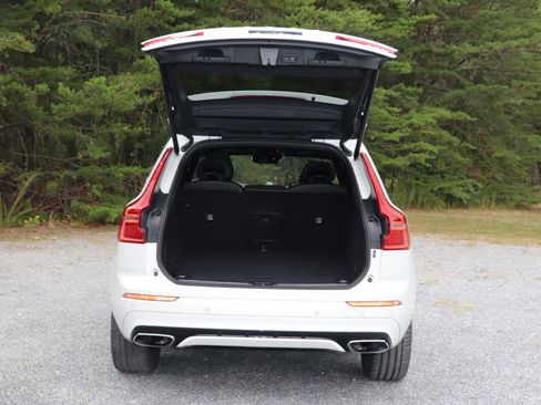 Used 2018 Volvo XC60 T8 R-Design w/ Convenience Package AWD/4WD image 7