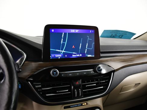 Used 2020 Ford Escape Titanium image 27