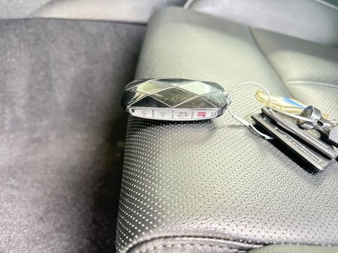 Used 2025 Genesis G70 2.5T image 23