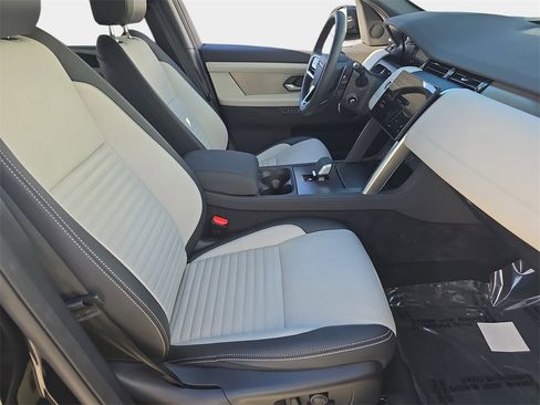 Certified 2025 Land Rover Discovery Sport Dynamic SE image 10