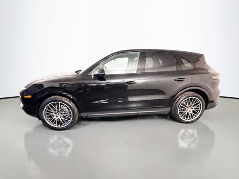 Used 2023 Porsche Cayenne Platinum Edition image 6