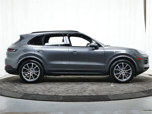 Used 2025 Porsche Cayenne image 8