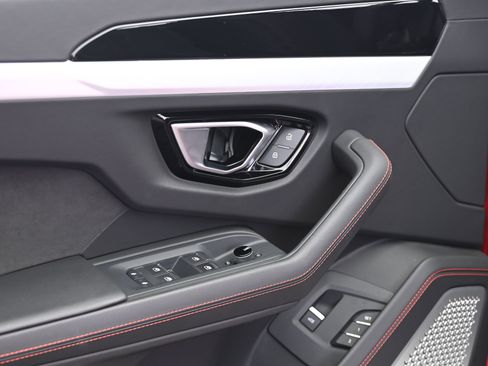 Used 2020 Lamborghini Urus AWD/4WD image 27