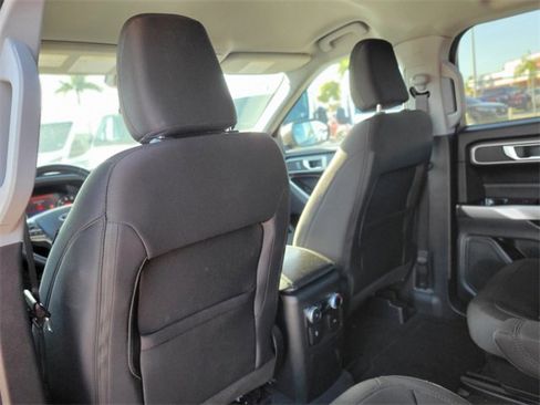 Certified 2023 Ford Explorer XLT image 10
