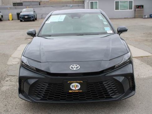 Used 2025 Toyota Camry SE AWD/4WD image 2