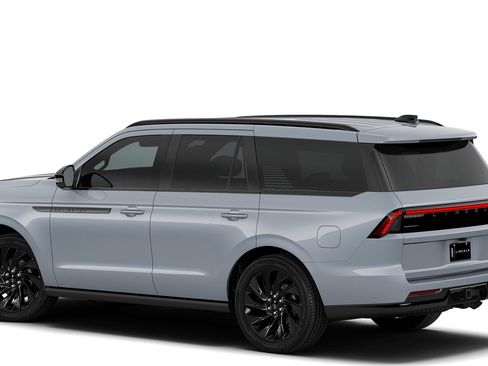 New 2027 Lincoln Navigator Reserve AWD/4WD image 2