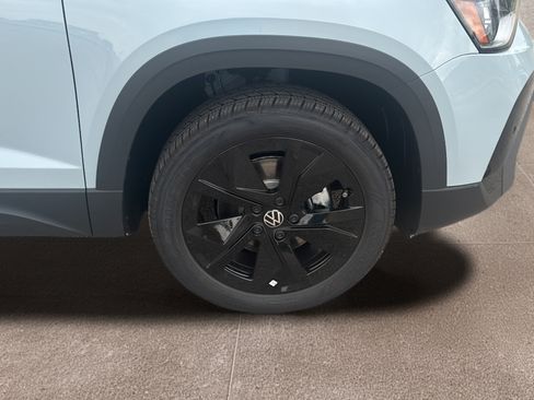 New 2026 Volkswagen Taos SE FWD image 11