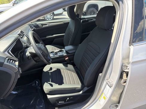 Used 2019 Ford Fusion SE FWD image 20