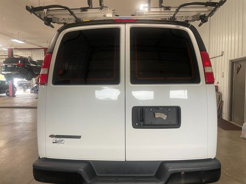 Used 2018 Chevrolet Express 3500 w/ Driver Convenience Package RWD image 7