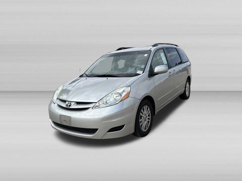 Used 2008 Toyota Sienna XLE FWD image 11