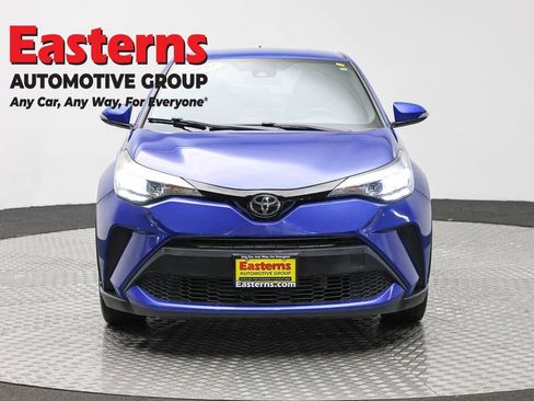 Used 2021 Toyota C-HR XLE FWD image 2