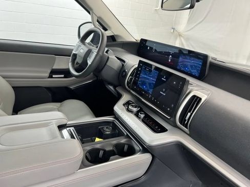 Used 2025 Ford Expedition Active AWD/4WD image 31
