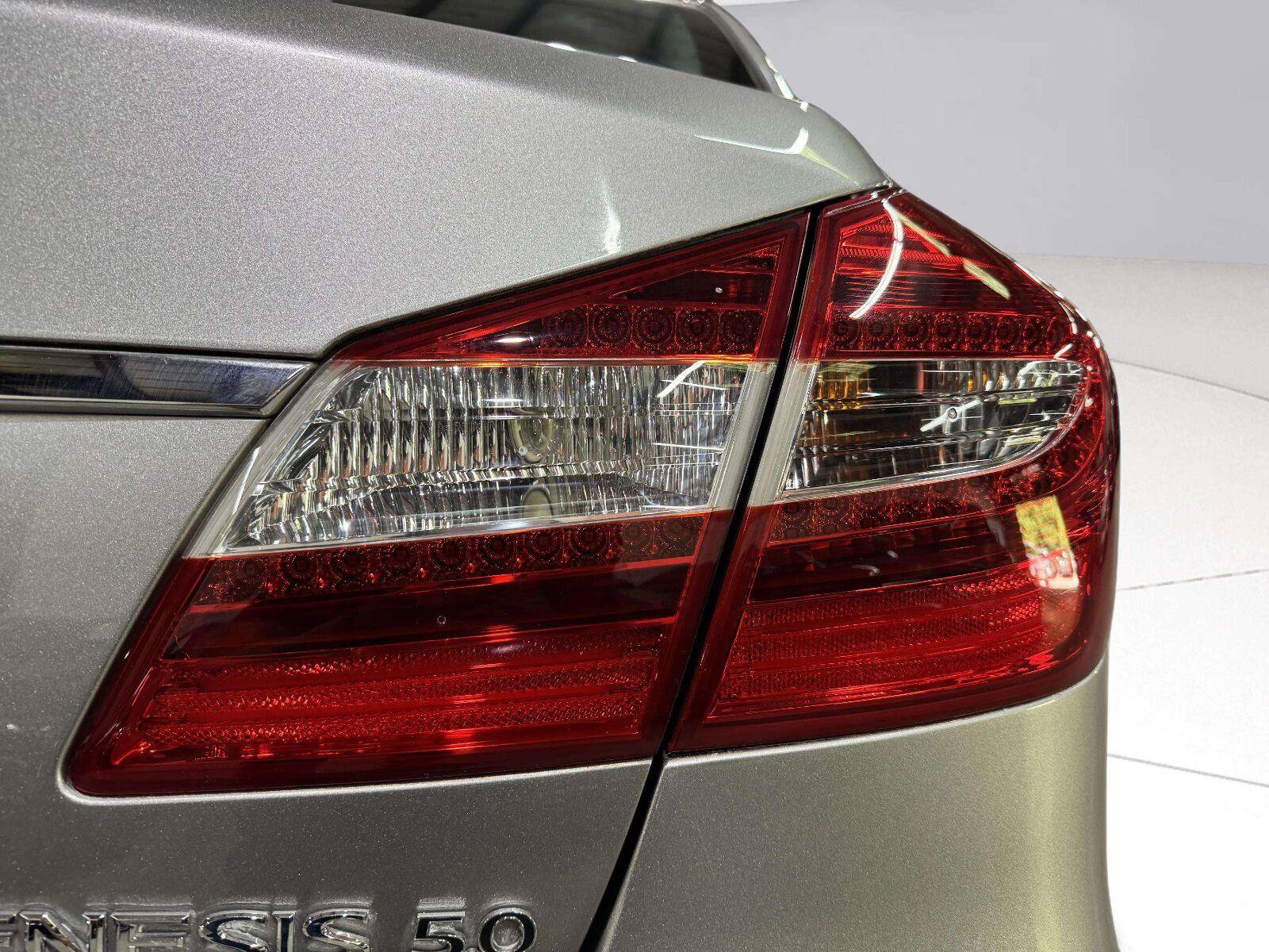 Used 2013 Hyundai Genesis 5.0 R-Spec RWD image 14