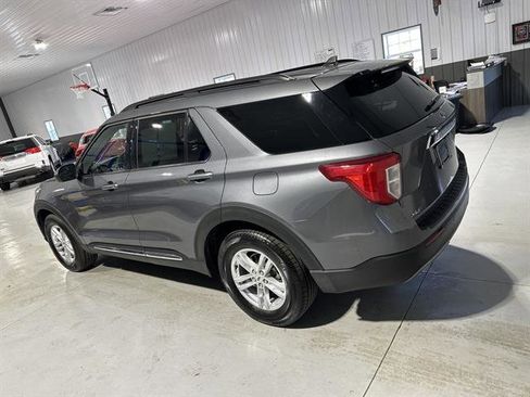 Used 2021 Ford Explorer XLT w/ Equipment Group 202A image 5