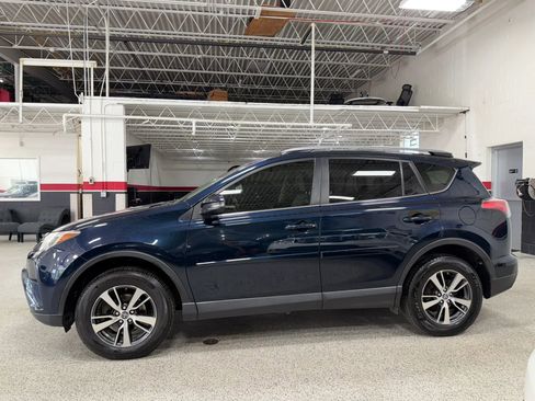 Used 2018 Toyota RAV4 XLE AWD/4WD image 9