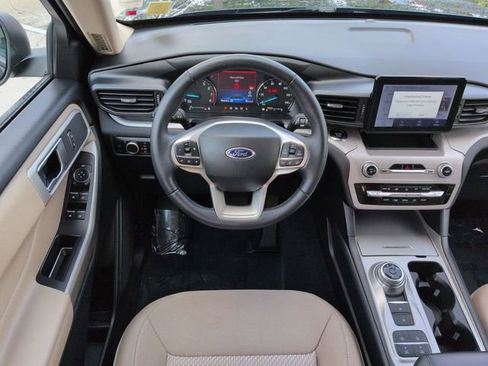 Certified 2024 Ford Explorer XLT image 16